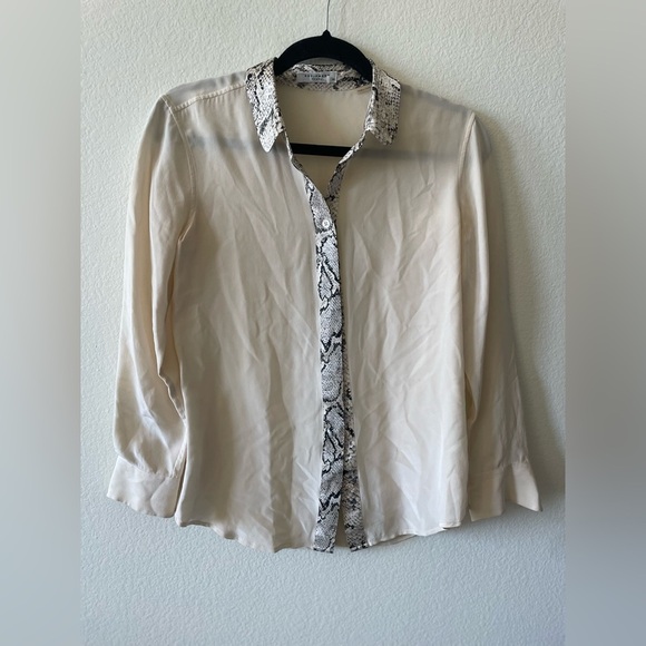 Equipment Femme 100% silk cream button down long sleeve blouse with snake skin - Picture 2 of 5